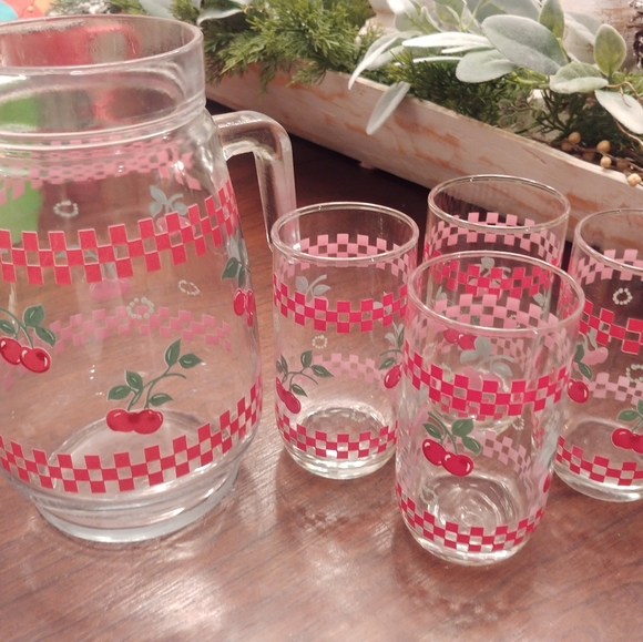 Kig Malaysia Vintage Glass drinking pitcher and red cherries and checkers - Picture 2 of 3